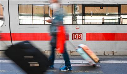 Filterfrei im Fernverkehr: Lauterbach kündigt Masken-Ende an