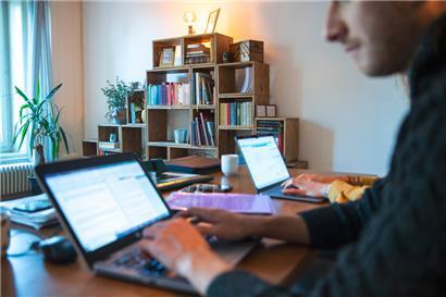 Platz zwei innerhalb der EU: 54 Prozent aller Erwerbstätigen arbeiten teils oder ganz im Homeoffice