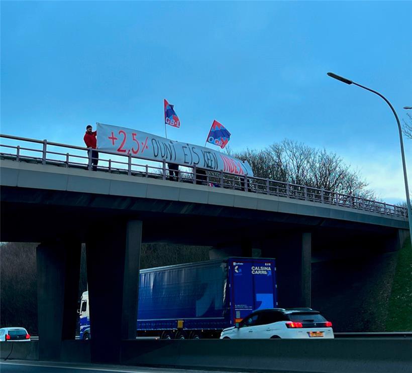 „Ouni eis keen Index“: OGBL-Aktion an den Autobahnen 