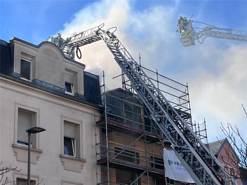 CGDIS-Großeinsatz: Gebäude brennt in der Schifflinger avenue de la Libération 