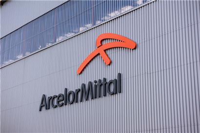 ArcelorMittal ringt mit hohen Kosten und geringeren Auslieferungen
