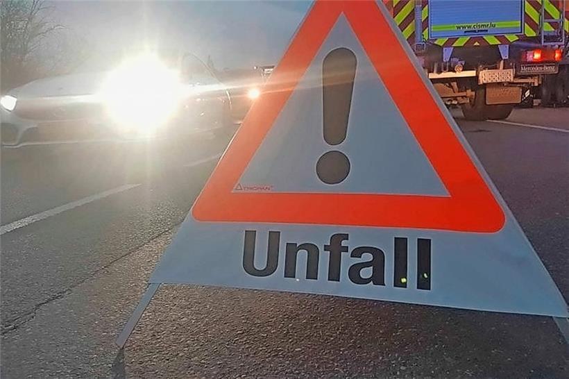 Fahrerflucht nach Zusammenstoß mit Fußgänger – Polizei sucht nach Zeugen 