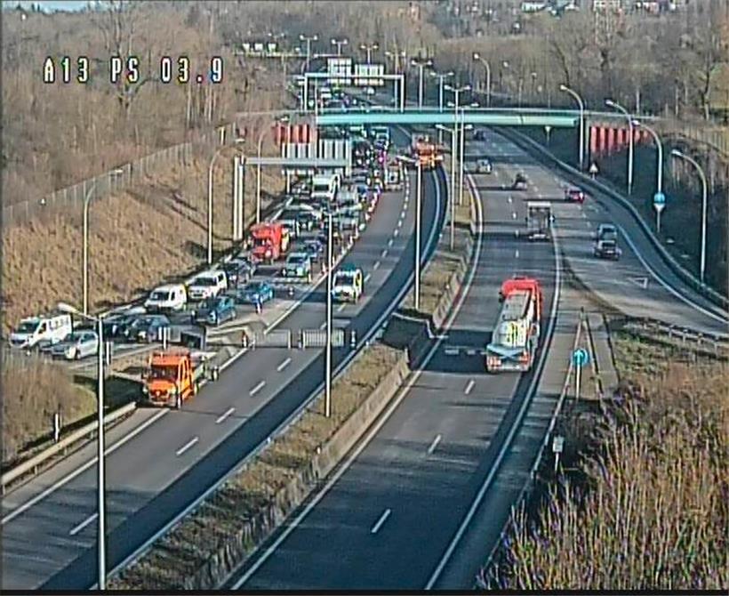 Umgekippter Beton-Lastwagen verursachte kilometerlangen Stau 