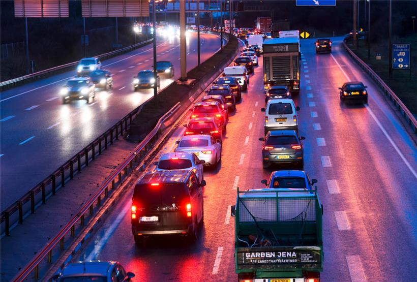 Stau auf der A4 in Richtung Esch – Rückstau bis zum Cessinger Kreuz 