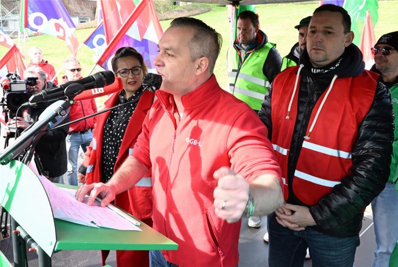 Mehr als 450 Menschen protestieren gegen Stellenstreichungen bei Dupont Teijin Films 