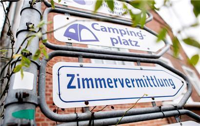Camping, Wein und Gefängnis: Polizei meldet zwei Einbrüche am Sonntag