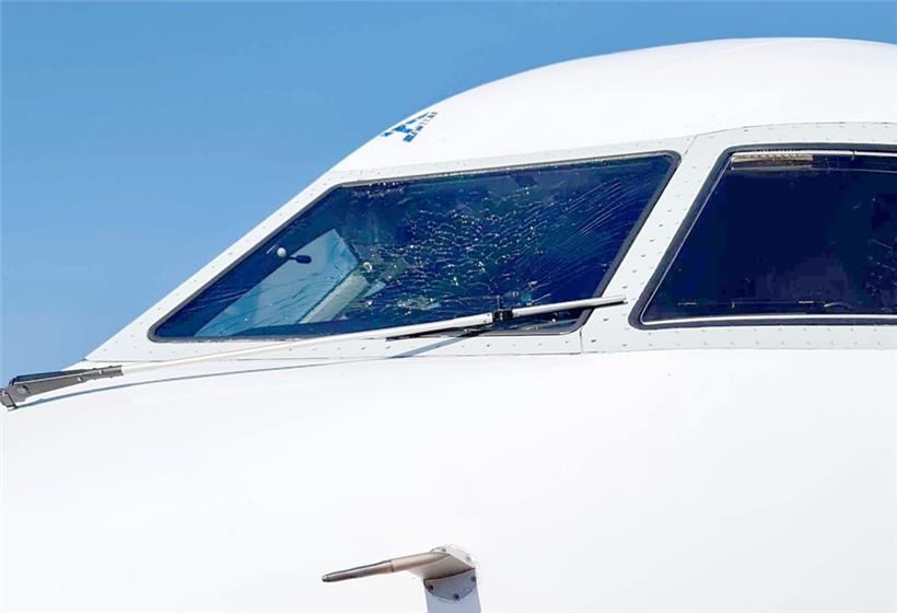 Frontscheibe gerissen: Luxair-Flugzeug muss nach Zusammenstoß mit Vogel in Hamburg zwischenlanden 