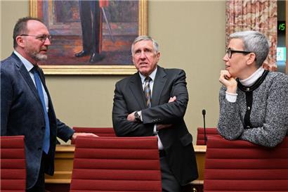 Nur nicht zucken: Während des Wahlkampfs verfällt die Regierung in eine Schockstarre