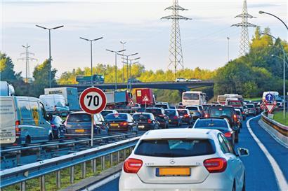 Unfall auf der A1 in Richtung Gaspericher Kreuz: Rückstau bis Senningerberg