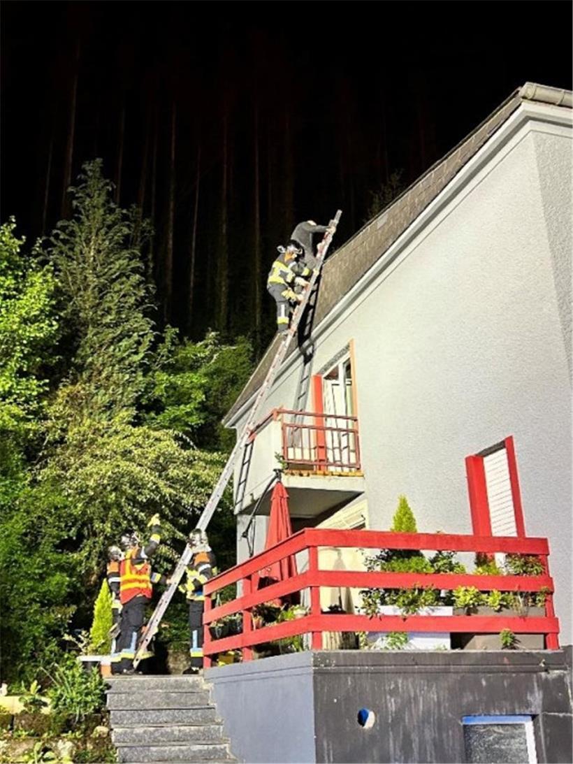 Großbrand hat ehemaliges Hotel verwüstet – drei Personen im Krankenhaus 