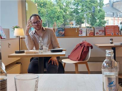Tageblatt-Journalist und Autor Jérôme Quiqueret liest in der Librairie Diderich vor