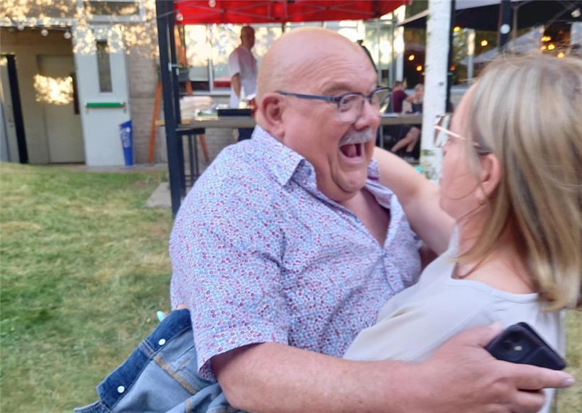 „LSAP olé olé“ – Sozialisten feiern (unbestätigten) Sieg in „Cité du fer“ 