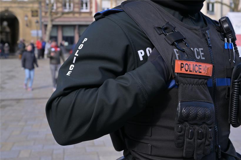 Polizei nimmt mehrere Verdächtige im Zusammenhang mit Drogen fest 