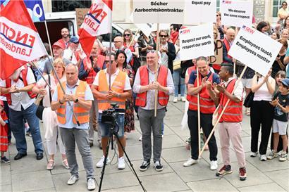 OGBL protestiert vor Chamber für bessere Arbeitsbedingungen für „Chargés de cours“