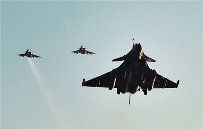 Lauter Knall nahe der Grenze: Frankreichs Armee absolviert Überschalltraining
