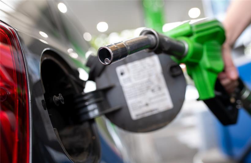 Dieselpreis kratzt ab Dienstag an 1,50-Euro-Marke, Super 98 wird mehr als 5 Cent teurer 