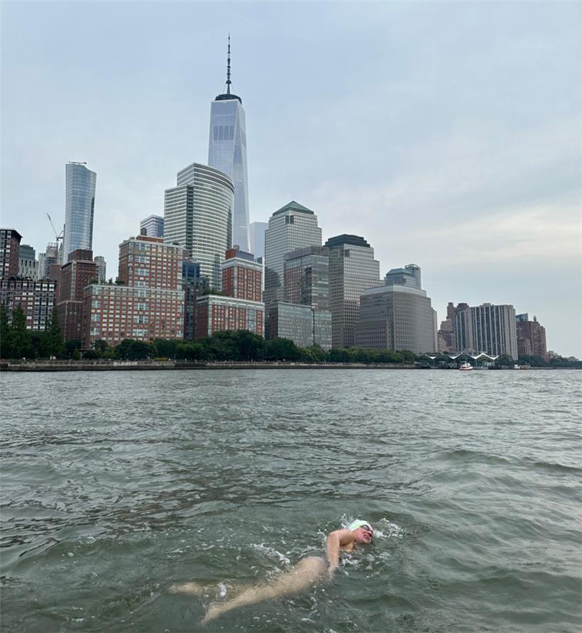 Die Freiwasserkönigin: Luxemburgerin Paule Kremer umschwimmt Manhattan 