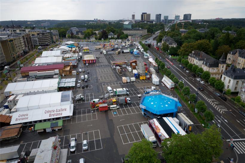 Die Aufbauarbeiten laufen: Noch eine Woche bis zum Beginn der „Fouer“ 