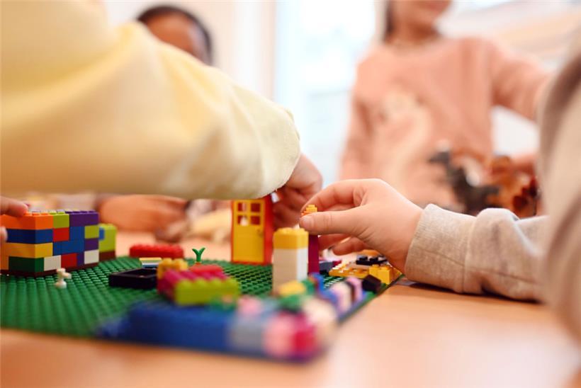 Darf ein verurteilter IS-Terrorist beruflich mit Kindern spielen? 