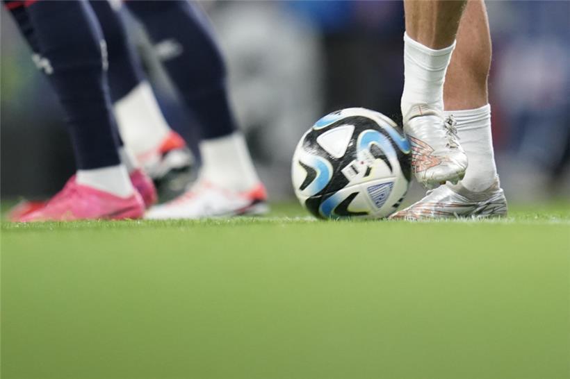 Die falsche Pyramide: Über die Verkleinerung der Fußball-Ligen in Luxemburg 