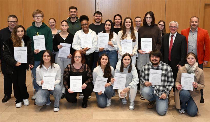 23 Personen haben die Ausbildung zum Babysitter bestanden 