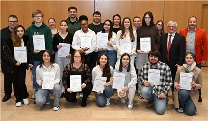 23 Personen haben die Ausbildung zum Babysitter bestanden