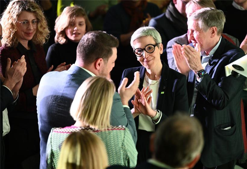 Teil 3: März – Wieder einmal Tripartite, ein Mittelfinger mit Folgen und Schluss mit den Covid-Maßnahmen 