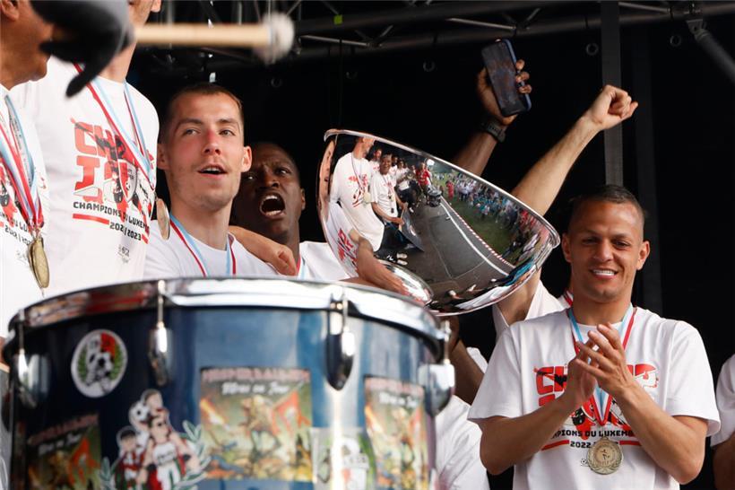 Teil 5: Mai – Ein Flughafen in Esch, 100 Jahre „Gëlle Fra“, eine royale Krönung und viel Sport 