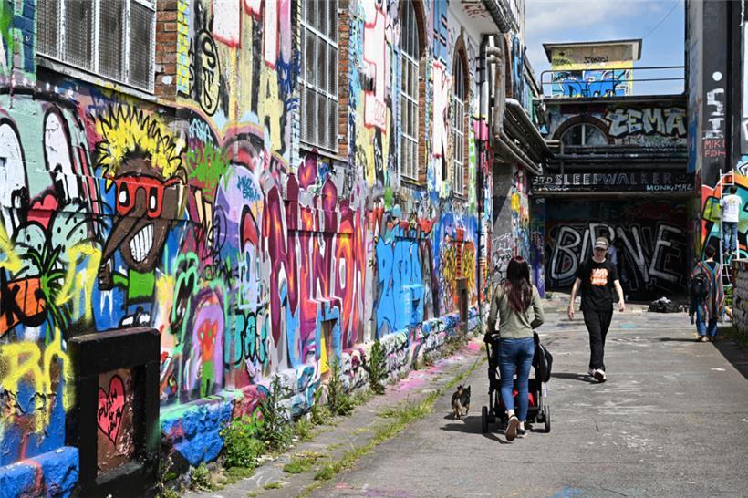 Teil 5: Mai – Ein Flughafen in Esch, 100 Jahre „Gëlle Fra“, eine royale Krönung und viel Sport 