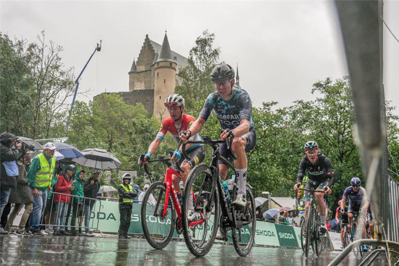 Teil 9: September – Ärger am Flughafen, Höhenflüge bei der EM-Quali und Krieg in Berg-Karabach 