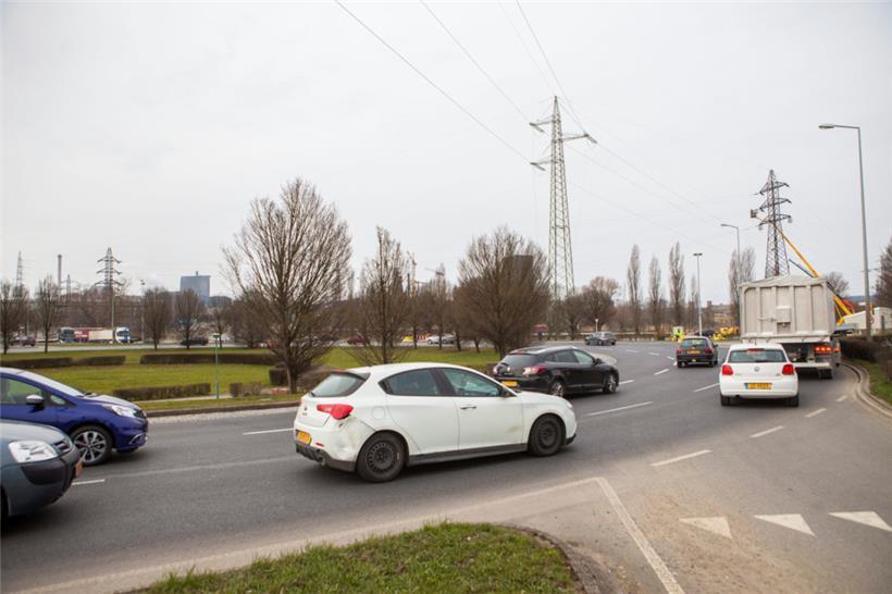 Unfall: Kreisverkehr Raemerich am Mittwochabend teils gesperrt 
