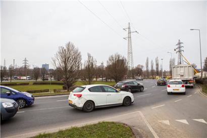Unfall: Kreisverkehr Raemerich am Mittwochabend teils gesperrt