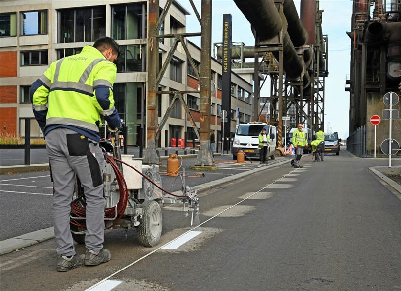 Eröffnung der Fahrradbrücke naht: Jetzt wurden in Belval erste Radwege markiert 