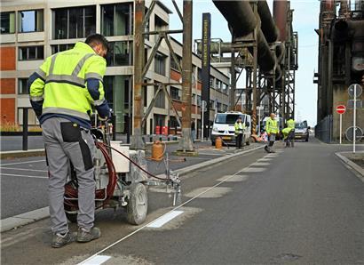 Eröffnung der Fahrradbrücke naht: Jetzt wurden in Belval erste Radwege markiert