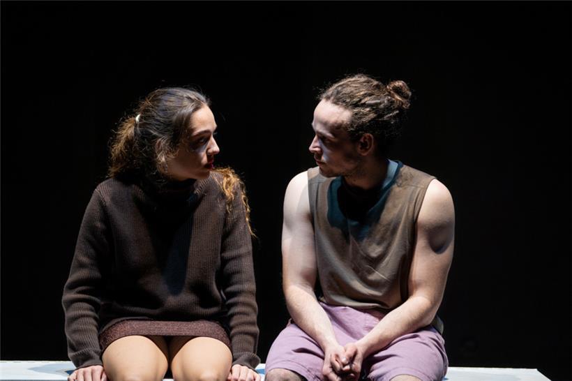 Manchmal bist du der Vogel, manchmal die Windschutzscheibe: „Daydreams“ im Kasemattentheater 