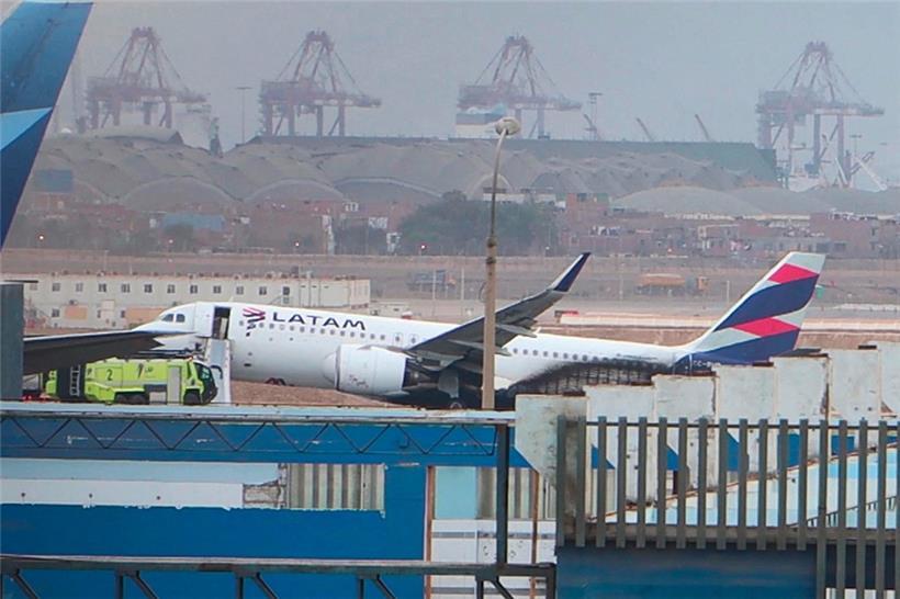 Flugzeug kollidiert auf Startbahn mit Löschfahrzeug – zwei Menschen sterben 
