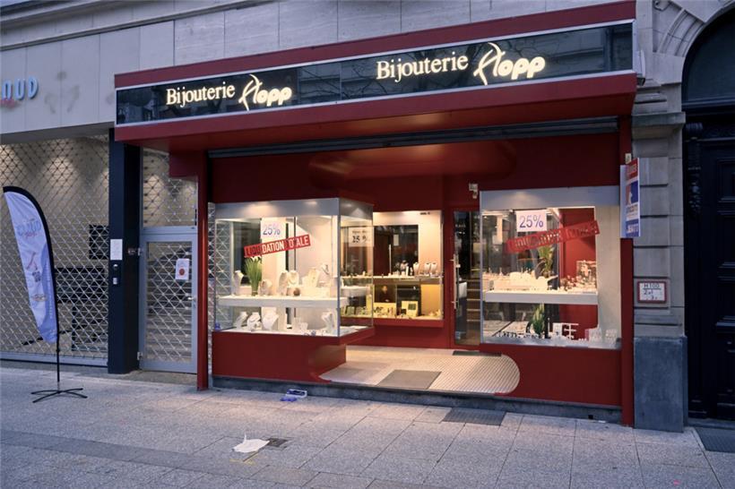 Bewaffneter Überfall auf Juwelierladen: Polizei macht Zeugenaufruf 