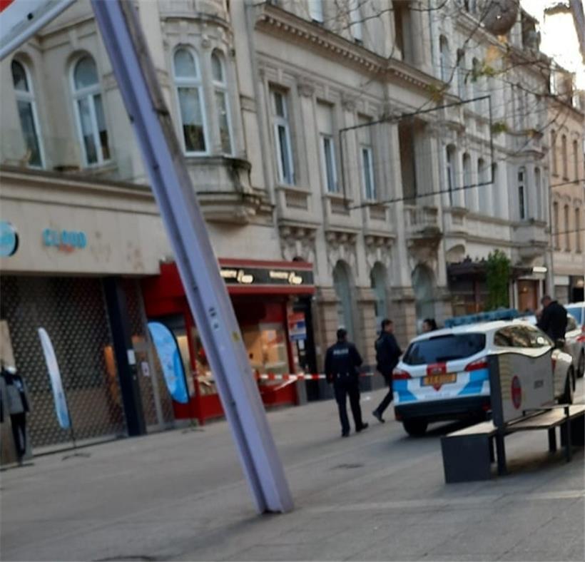 Bewaffneter Überfall auf Juwelierladen: Polizei macht Zeugenaufruf 