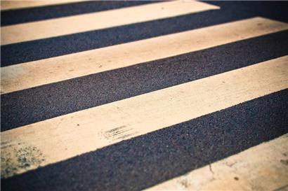 10-Jähriger mit Tretroller wird auf Zebrastreifen angefahren