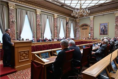 Une nouvelle constitution en attente d’une révision linguistique