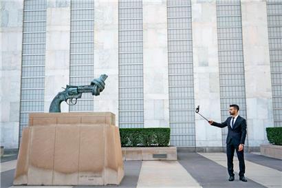 Wie die Wahrheit in einem Meer der Irrelevanz ertrinkt: Das Ende realer sozialer Netzwerke