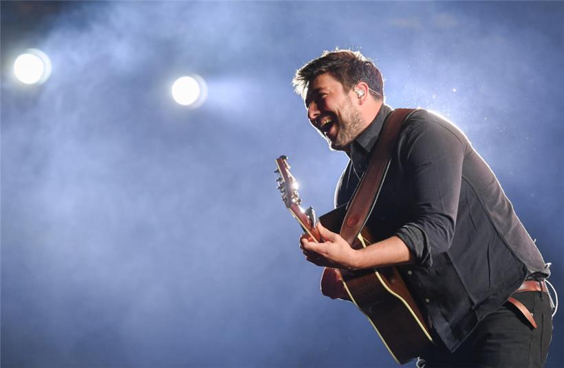 Sänger und Gitarrist Marcus Mumford (Mumford & Sons) auf dem Musikfestival Lollapalooza
