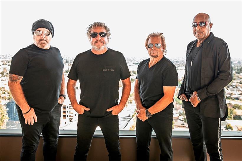 Sammy Hagar (2.v.l.) & The Circle posieren auf diesem undatierten Bild der Promotion-Agentur. Sammy Hagar denkt auch mit fast 75 nicht ans Aufhören. Der langjährige Van-Halen-Sänger nutzte die erste Gelegenheit nach der Pandemie, um mit seiner Band The Circle auf Tournee zu gehen.
