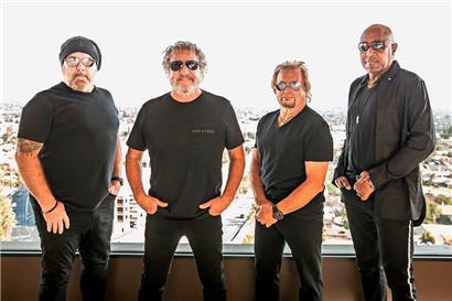 Sammy Hagar (2.v.l.) & The Circle posieren auf diesem undatierten Bild der Promotion-Agentur. Sammy Hagar denkt auch mit fast 75 nicht ans Aufhören. Der langjährige Van-Halen-Sänger nutzte die erste Gelegenheit nach der Pandemie, um mit seiner Band The Circle auf Tournee zu gehen.
