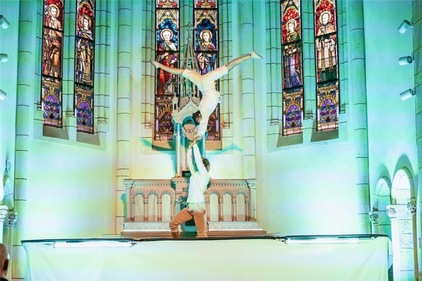 Wat de Bauer net kennt: „Zowaasch“ vum MASKéNADA-Kollektiv 