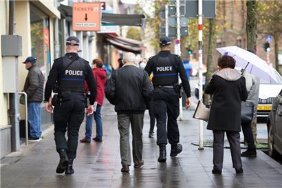Unruhestifter halten Polizei auf Trab