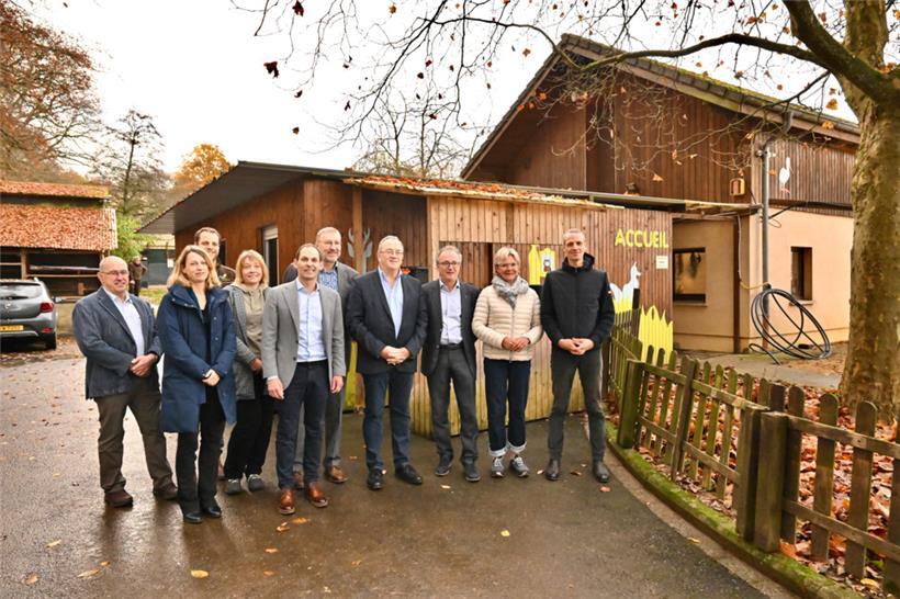 Zur Unterzeichnung der Konvention waren Verantwortliche aller beteiligten Partner vertreten, darunter Umweltminister Serge Wilmes, Landwirtschaftsministerin Martine Hansen, Roby Biwer von natur&ëmwelt sowie Düdelingens Bürgermeister Dan Biancalana
