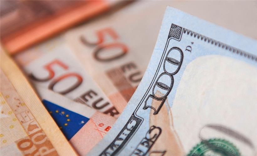 Euro fällt unter 1,02 US-Dollar 