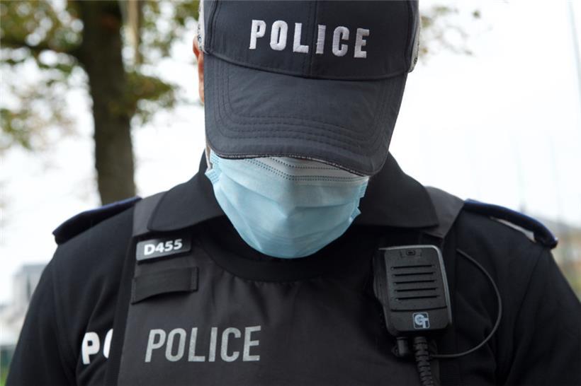 Polizei sucht mit Hubschrauber nach Armbanduhr-Dieben 