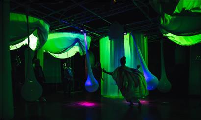 Un rituel sonore immersif: „The Assembly“, performance et réalité virtuelle